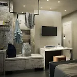 费勒利亚套房公寓 4*